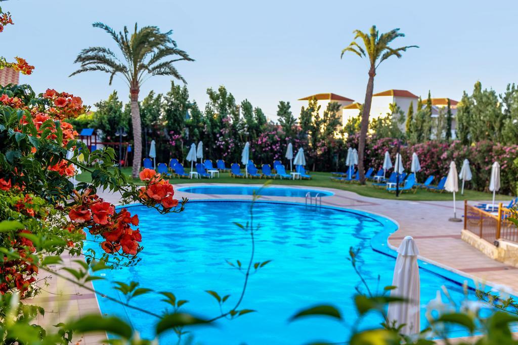 Adelais Hotel Tavronitis Buitenkant foto