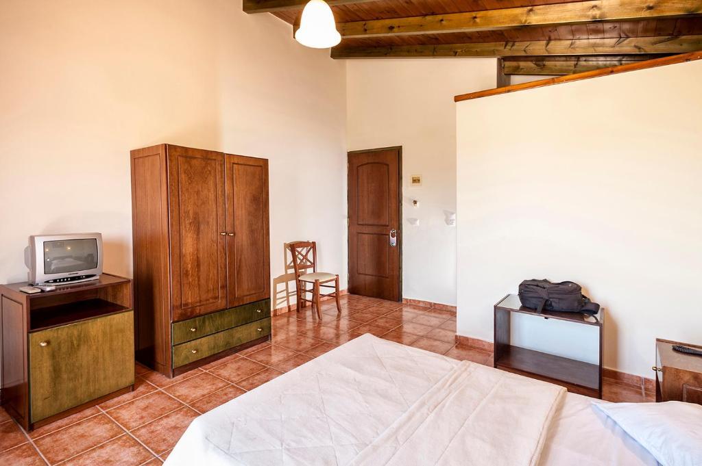 Adelais Hotel Tavronitis Buitenkant foto