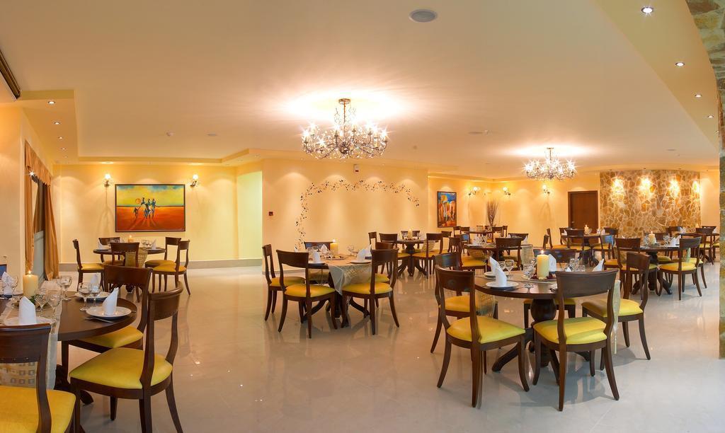 Adelais Hotel Tavronitis Buitenkant foto