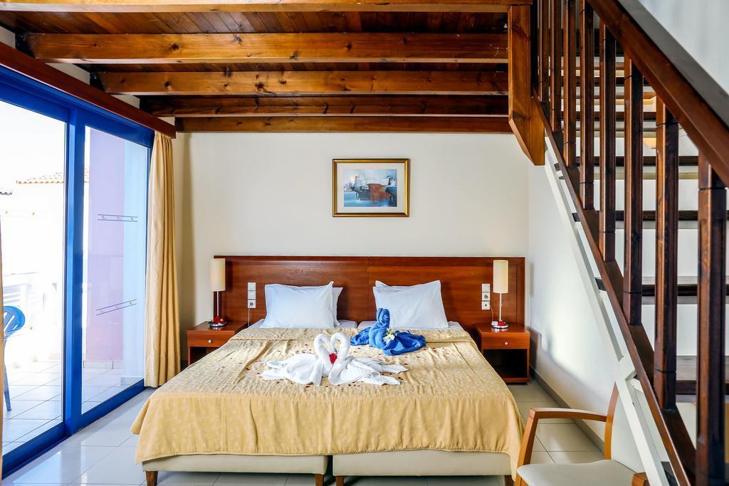 Adelais Hotel Tavronitis Buitenkant foto