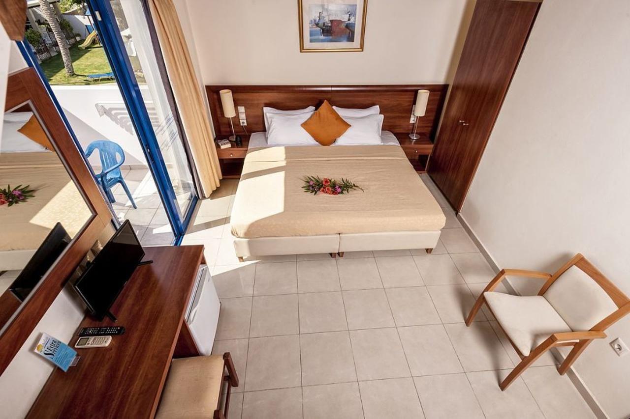 Adelais Hotel Tavronitis Buitenkant foto
