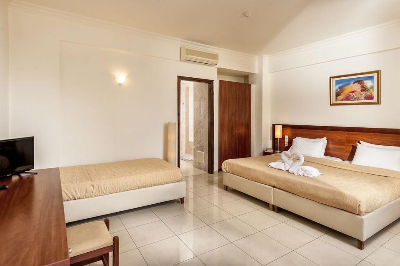 Adelais Hotel Tavronitis Buitenkant foto