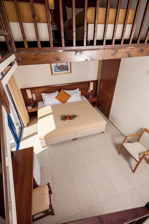 Adelais Hotel Tavronitis Buitenkant foto