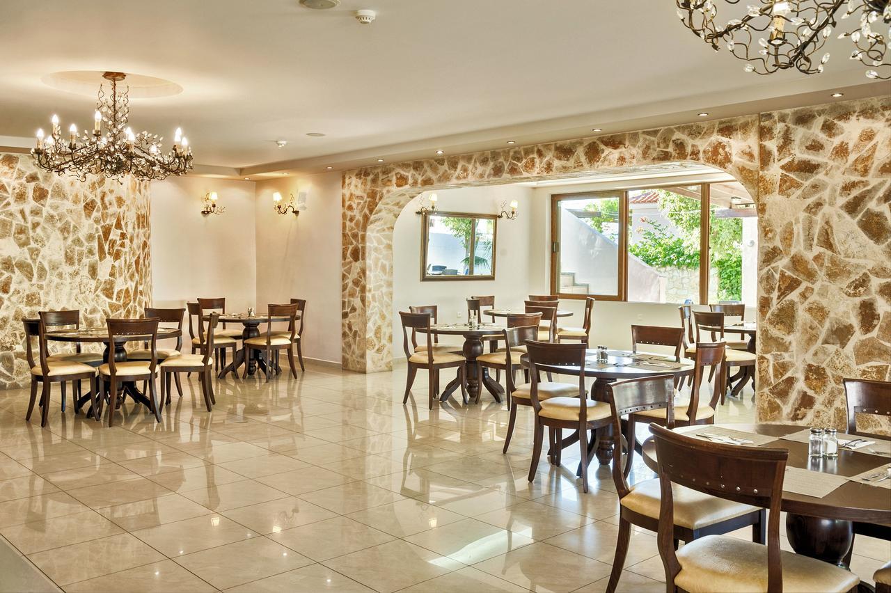 Adelais Hotel Tavronitis Buitenkant foto