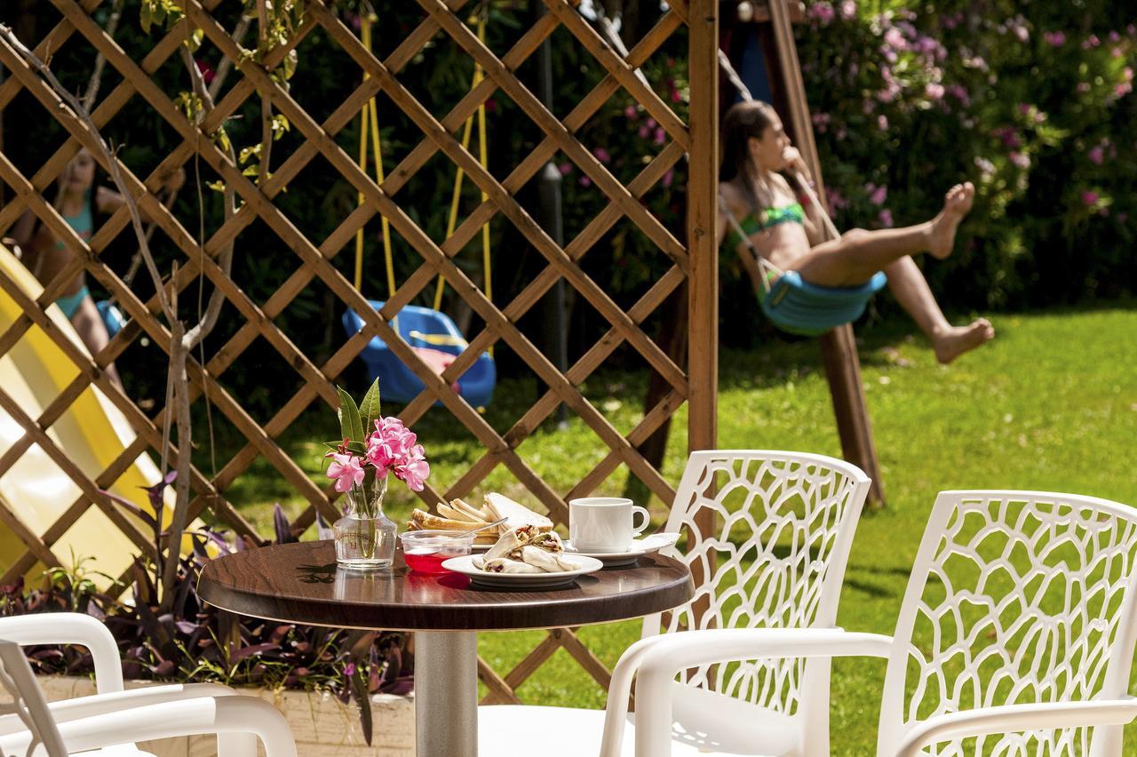 Adelais Hotel Tavronitis Buitenkant foto