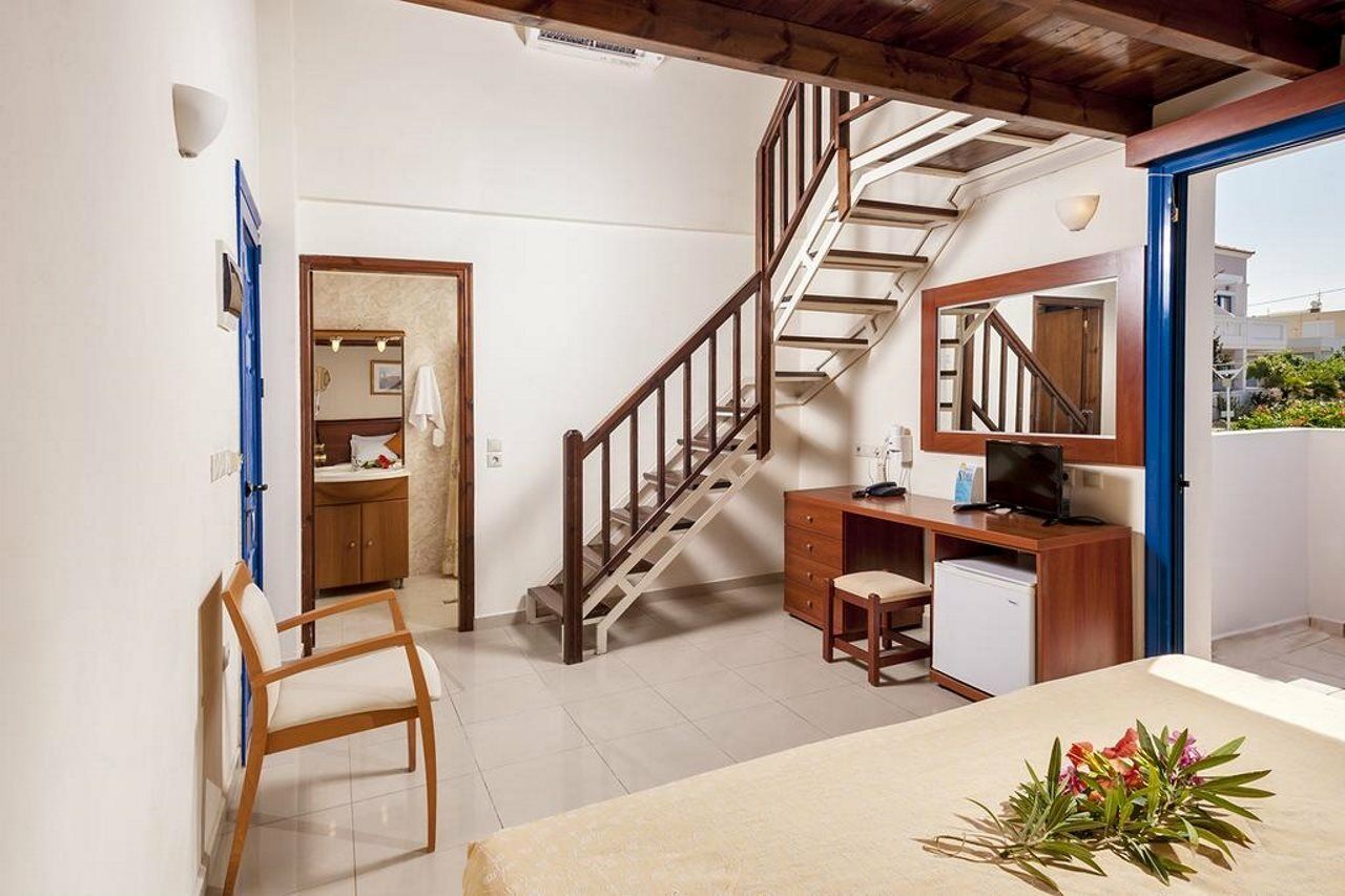 Adelais Hotel Tavronitis Buitenkant foto